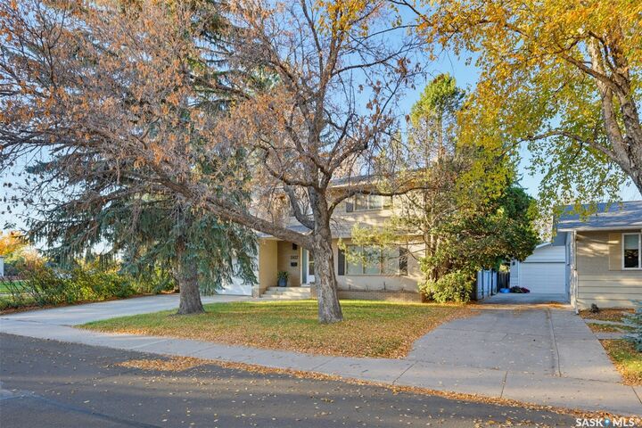 Property Photo: 2457 Eastview SK S7J 3E8