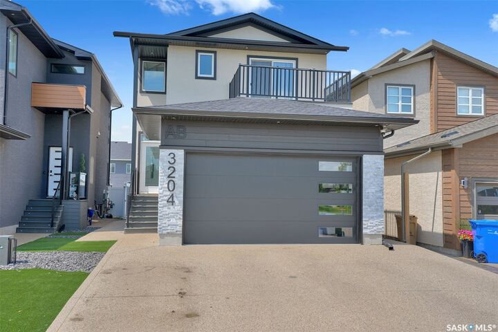 Property Photo: 3204 Crosbie Crescent SK S4V 3S4