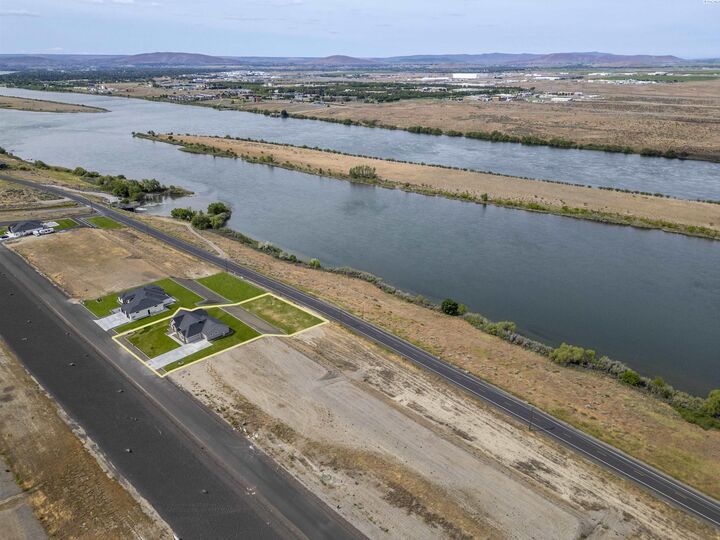 Property Photo: 161 Riviera Drive WA 99301