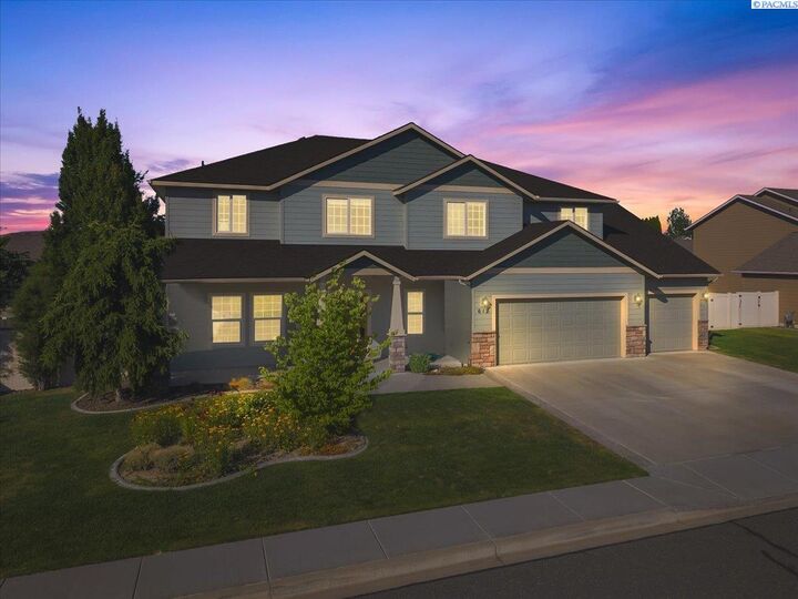 Property Photo: 612 Southwell St WA 99352
