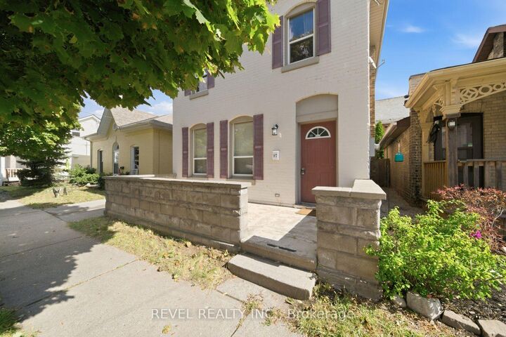 Property Photo:  97 Queen Street  ON N3T 3C1 