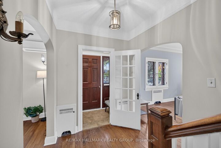 Property Photo: 418 Hamilton Avenue S ON K1Y 1E3