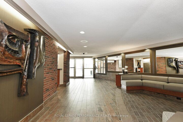 Property Photo:  20 Chesterton Drive 805  ON K2E 6Z7 