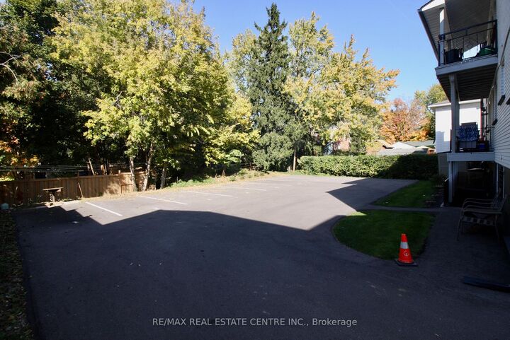 Property Photo: 424 Argyle Street S 1 ON N3H 1R4