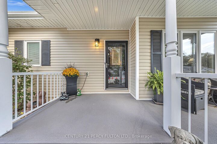 Property Photo:  7 Eastbank Road  ON L1B 1B7 