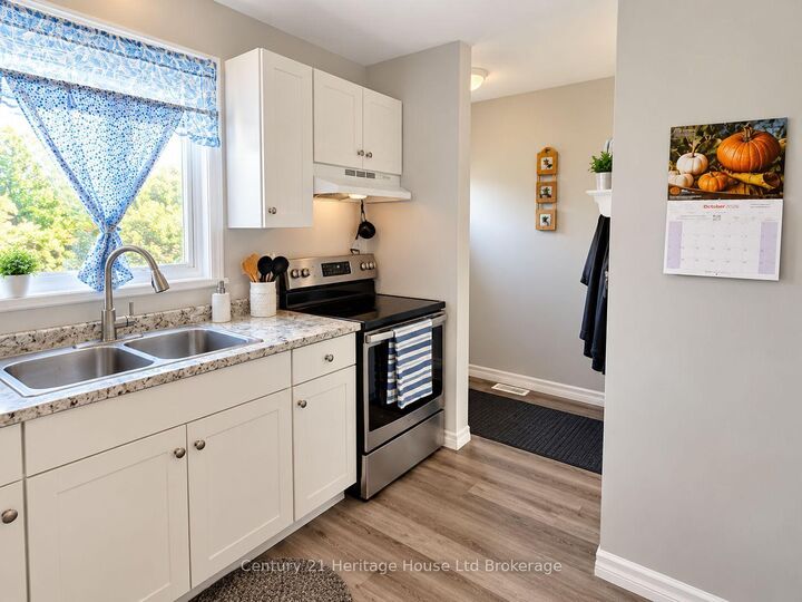 Property Photo: 133 Bay Street 17 ON N4S 8H7