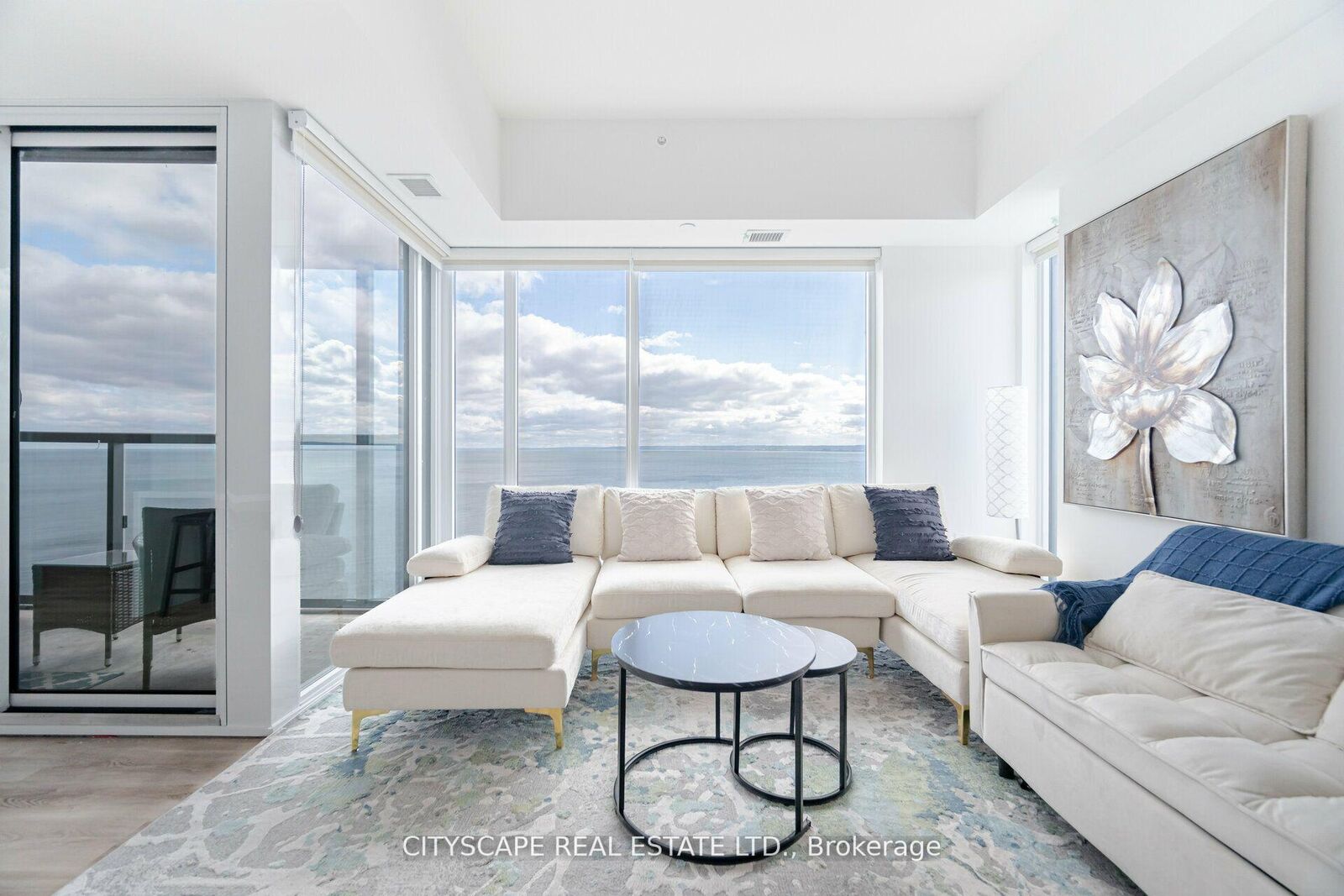 Property Photo:  370 Martha Street S 1907  ON L7R 0G9 