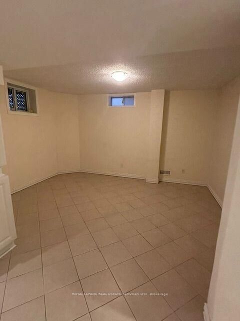 Property Photo:  3453 Nutcracker Drive Bsmt  ON L5N 6E7 