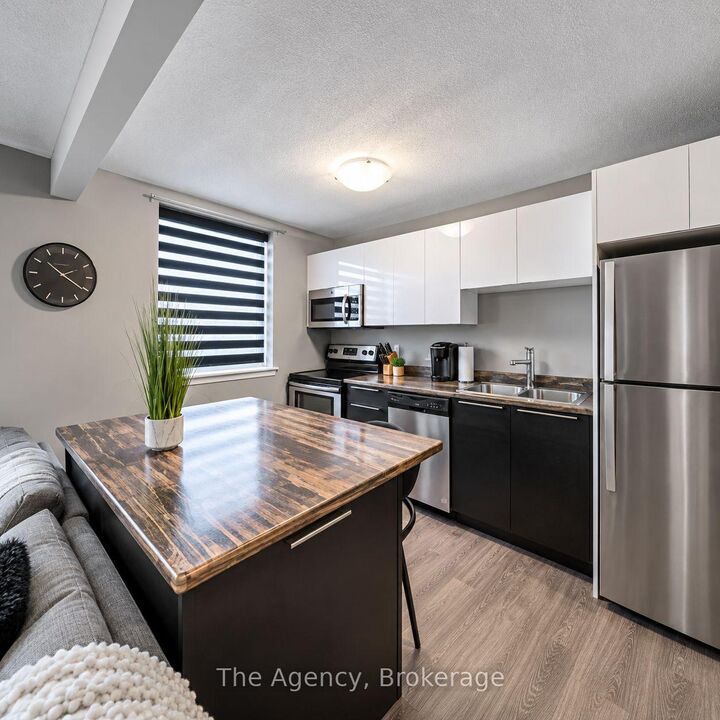 Property Photo:  4538 Huron Street 8  ON L2E 2H3 