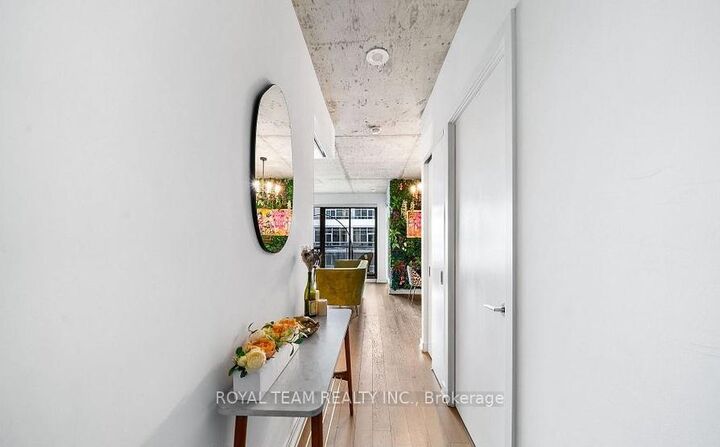 Property Photo:  39 Brant Street 815  ON M5V 0M8 