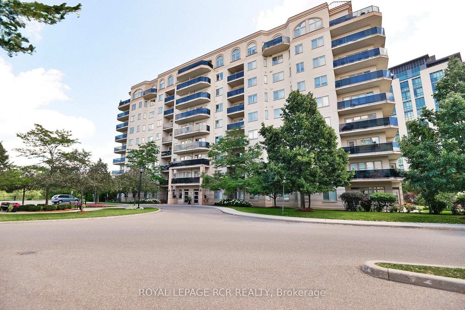 Property Photo:  10 Dayspring Circle 304  ON L6P 1B9 