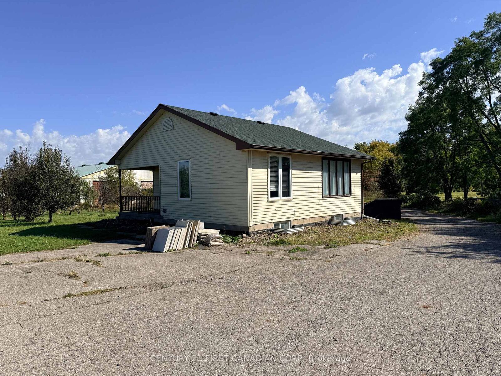 Property Photo:  1577 Colborne Street E  ON N3T 5L4 