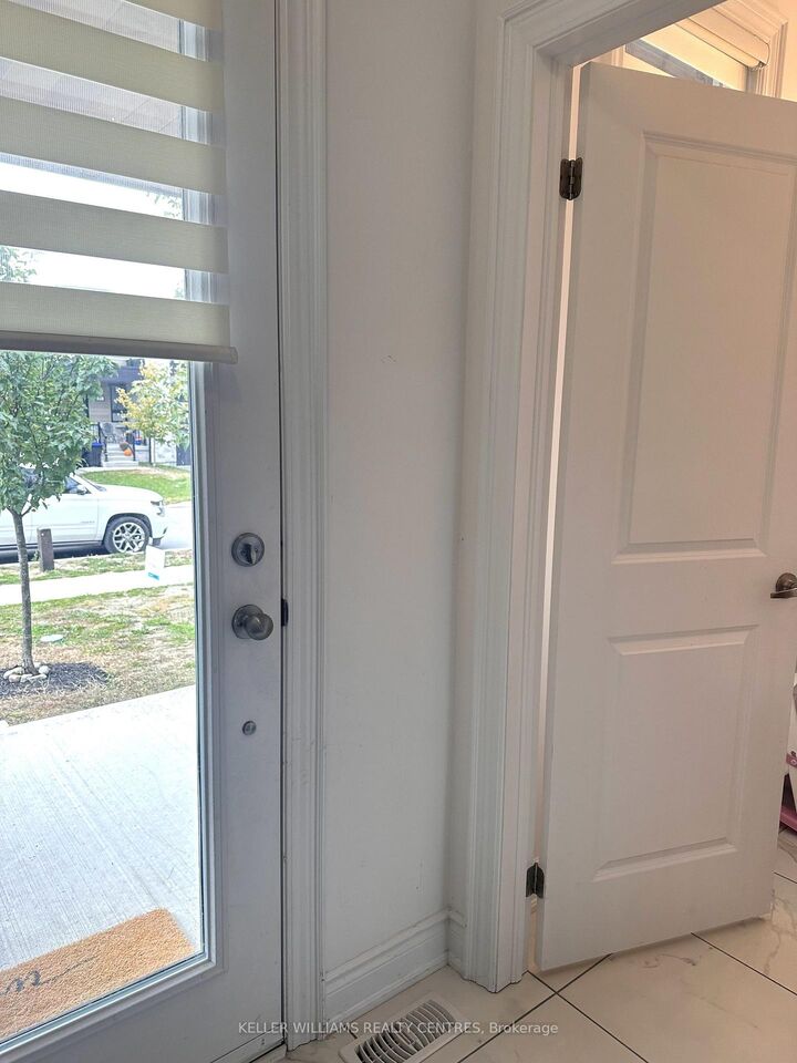 Property Photo:  44 Eberhardt Drive  ON L9Z 0K5 