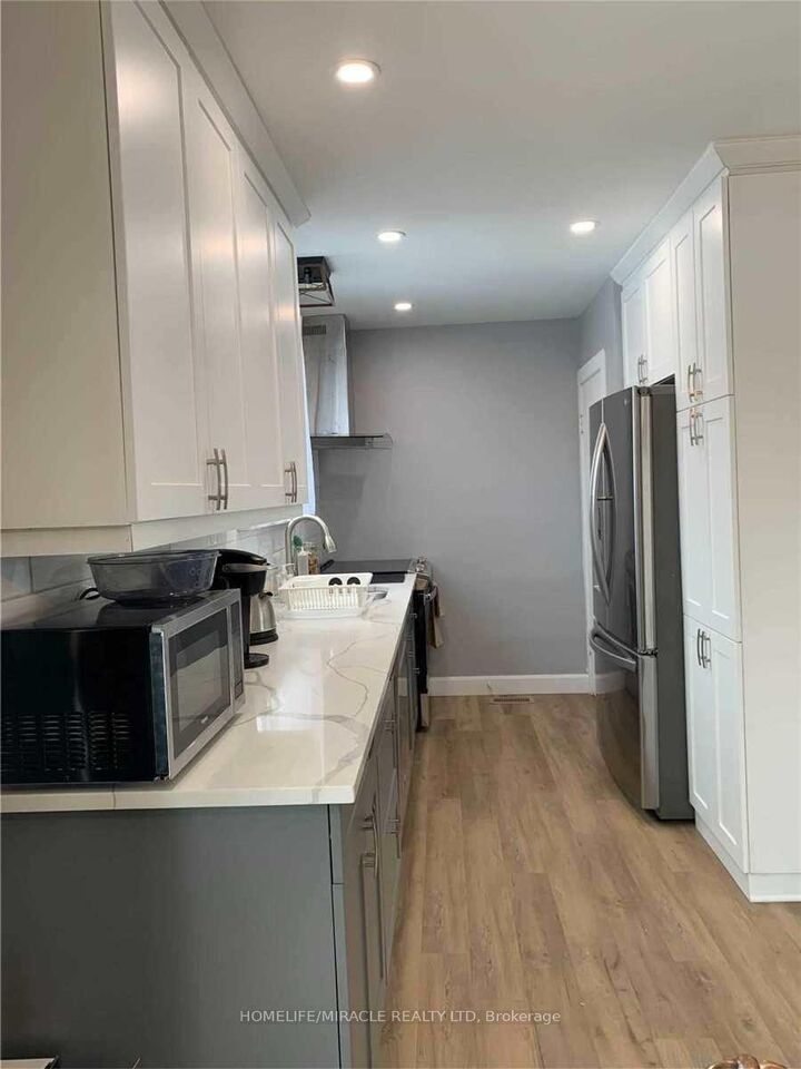 Property Photo:  5644 Hanan Avenue  ON L2G 4E6 