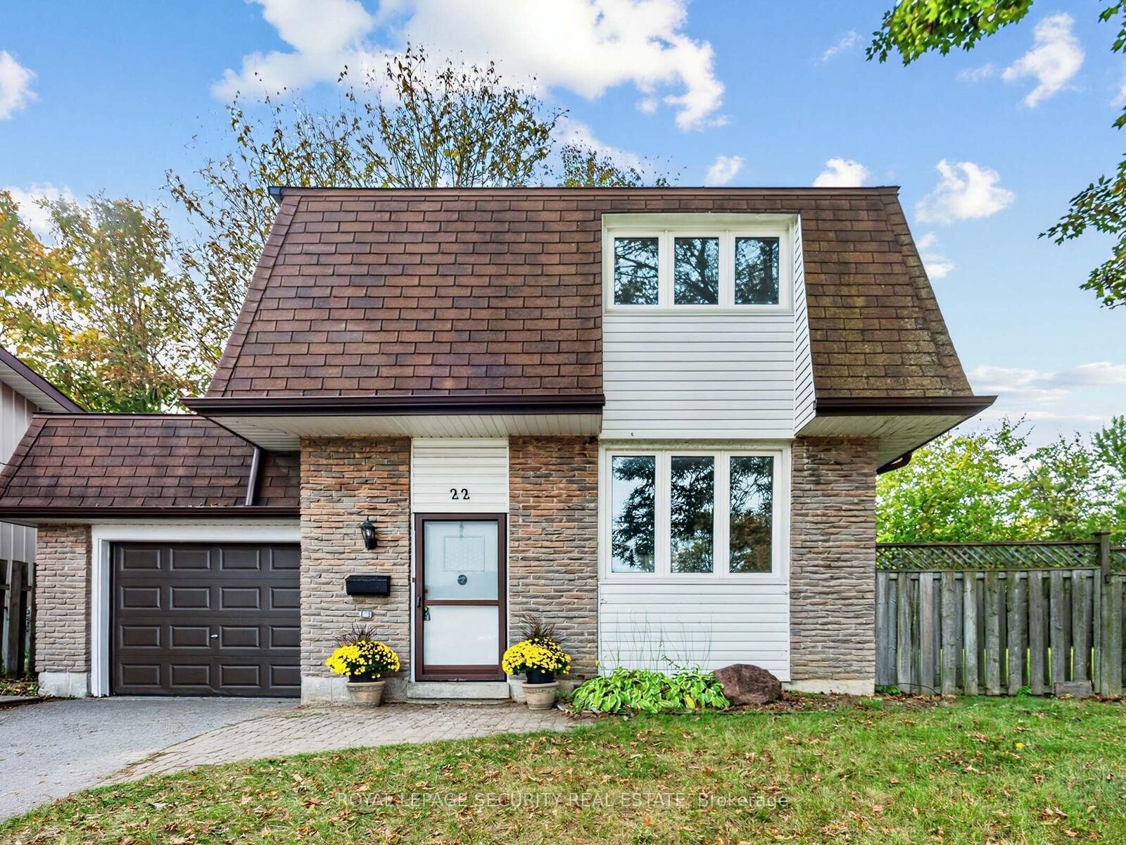 Property Photo:  22 Harper Court  ON L1N 5X9 