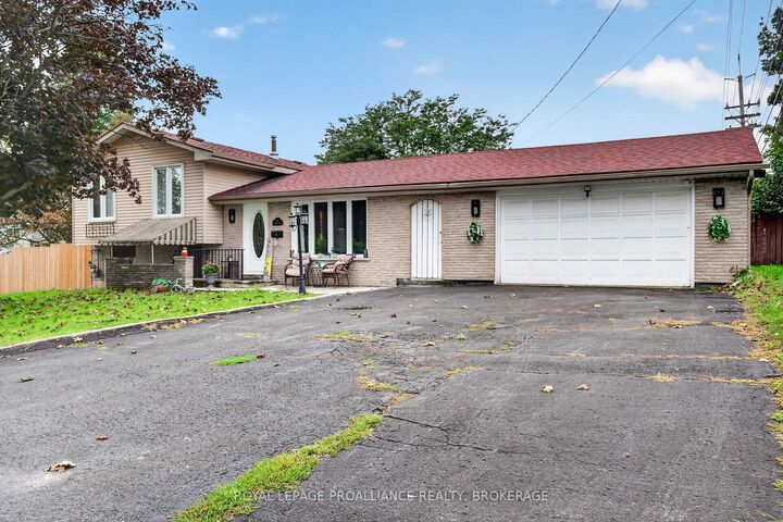 Property Photo:  2 Virginia Street  ON K7K 5Y4 