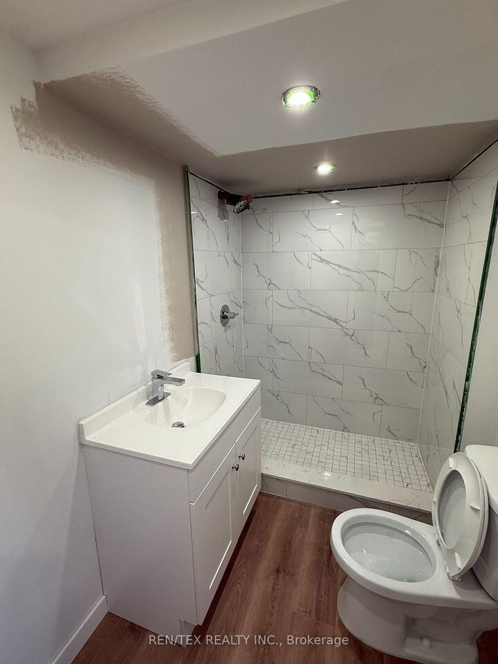 Property Photo:  52 Watercliffe Road Lower 1  ON M9W 4E7 