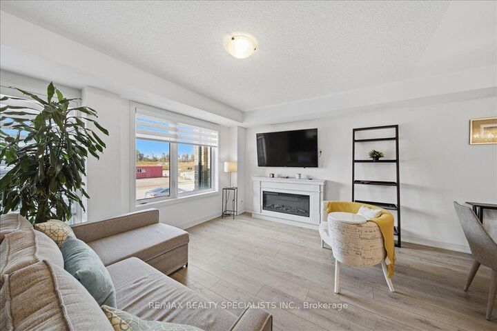 Property Photo:  32 Magnolia Lane  ON L9J 0N9 