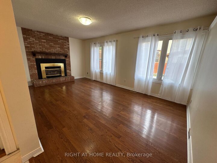 Property Photo:  114 Browning Trail  ON L4N 6R3 
