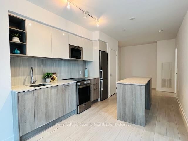 Property Photo:  31 Tippett Road 645  ON M6H 0C8 