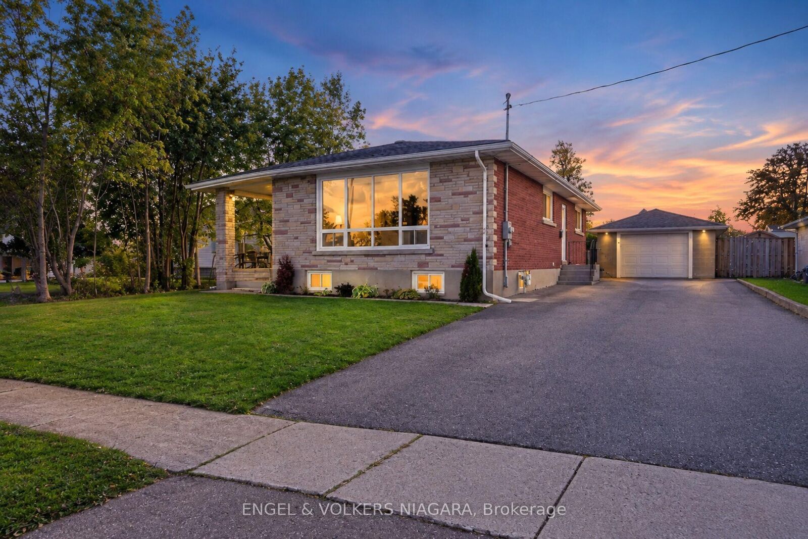 Property Photo:  76 Lavinia Street  ON L2A 2C8 