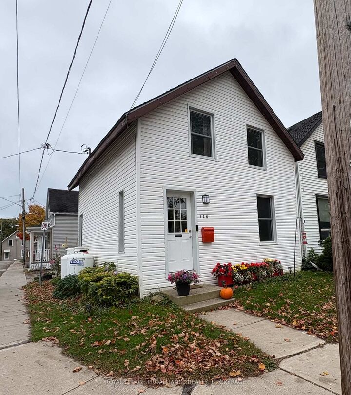 Property Photo: 165 Pearl Street W ON K6V 4C9