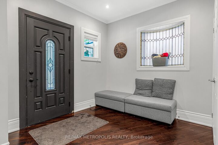Property Photo:  26 Algonquin Avenue  ON M6R 1K7 