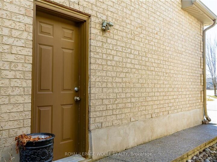 Property Photo:  845 Brandenburg Boulevard  ON N2T 2X5 
