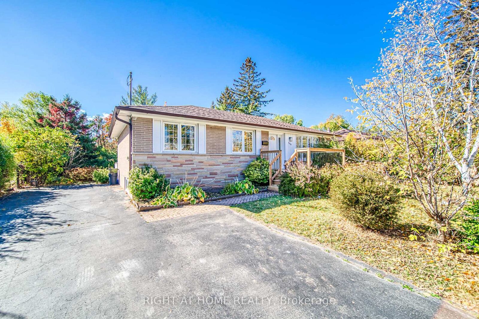 Property Photo: 506 Trudale Court ON L6L 4H1