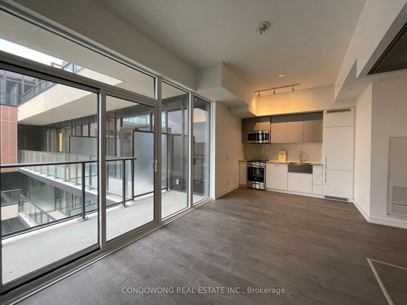 Property Photo:  270 Dufferin Street Lp9  ON M6K 0H8 