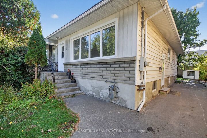 Property Photo:  528 Mutual Street  ON K1K 1C6 