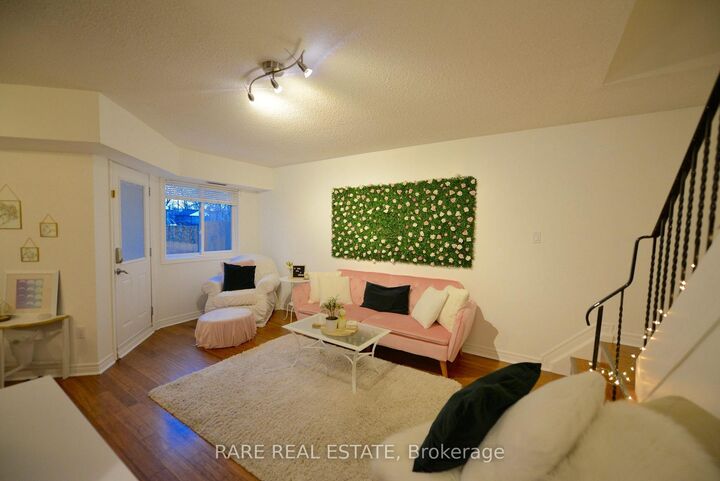 Property Photo:  2001 Bonnymede Drive 112  ON L5J 4H8 
