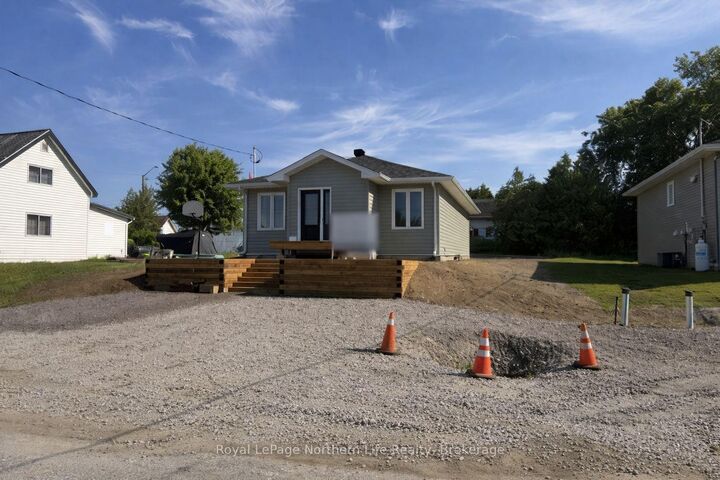 Property Photo: 59 Bain Avenue ON P0H 1G0