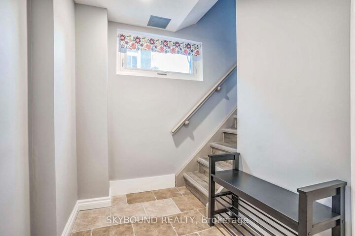 Property Photo:  3614 Holden (Unit 1) Crescent  ON L5A 2V8 