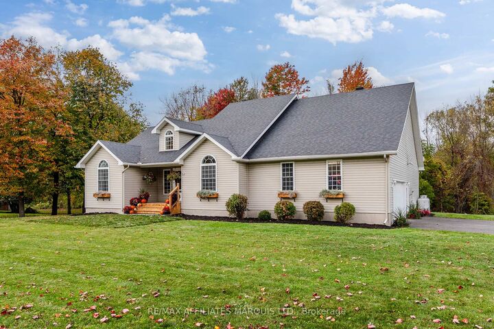 Property Photo: 11 Grant Avenue ON K0C 1T0