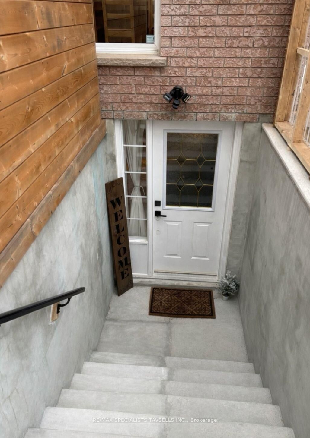 Property Photo:  30 Pheasant Court  ON L9W 4J9 