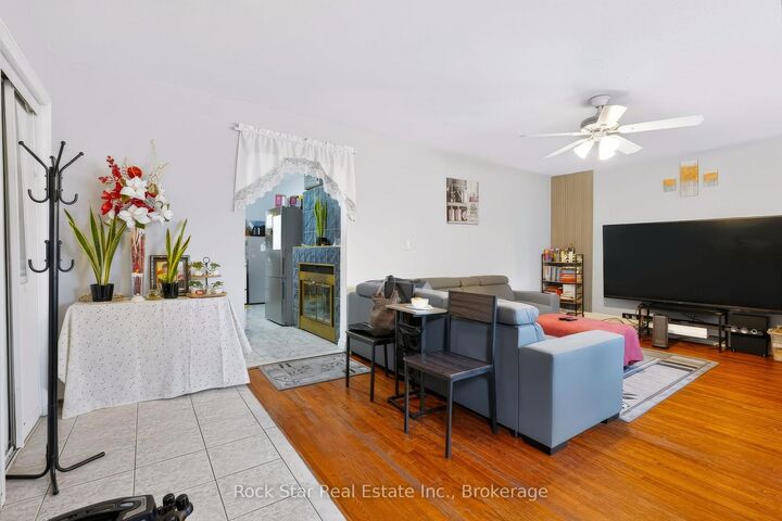 Property Photo:  1162 Northmount Avenue  ON L5E 1X9 