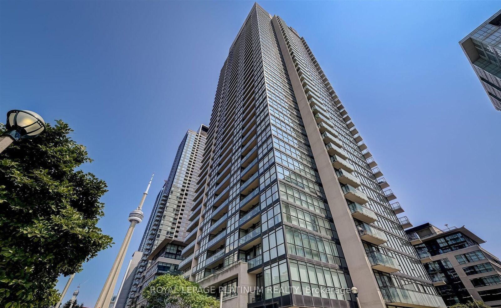Property Photo:  25 Capreol Court 1510  ON M5V 3Z7 