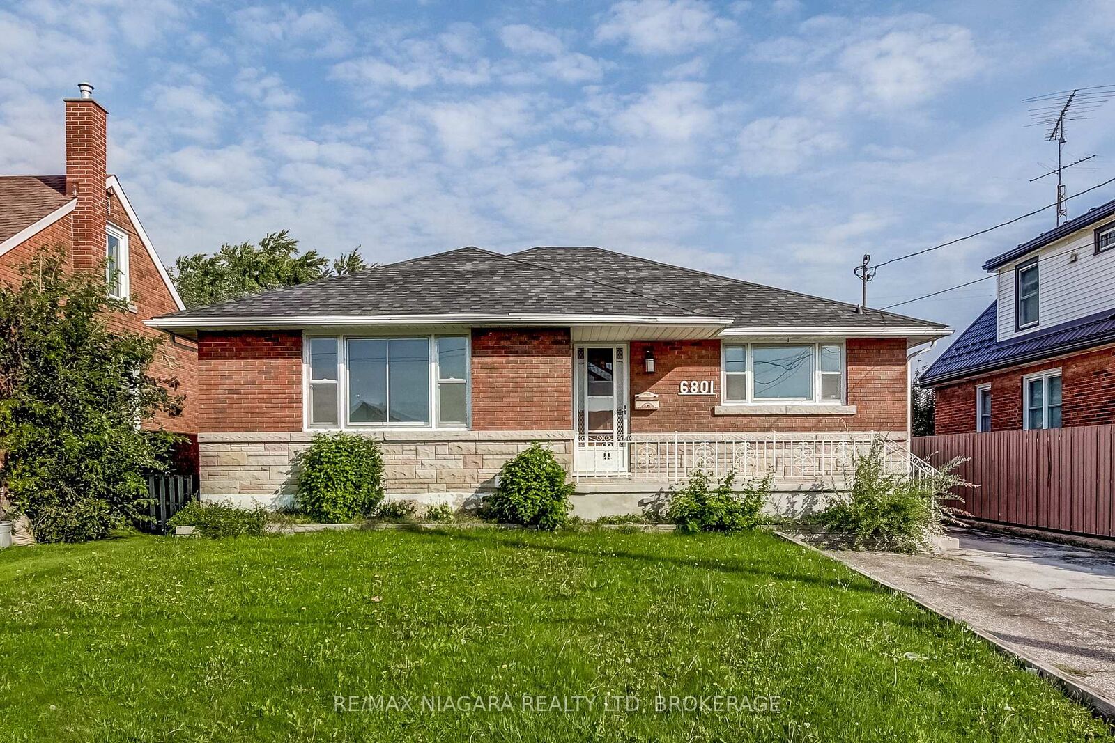 Property Photo:  6801 Dunn Street Main Level  ON L2G 2R3 