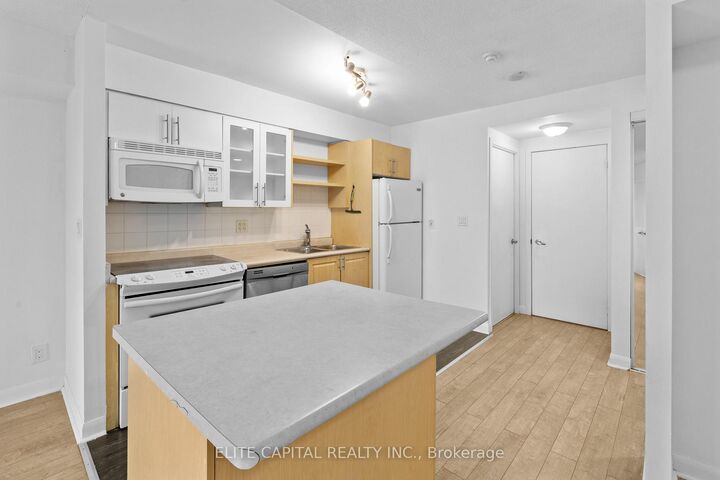 Property Photo:  600 Fleet Street 1311  ON M5V 1B7 