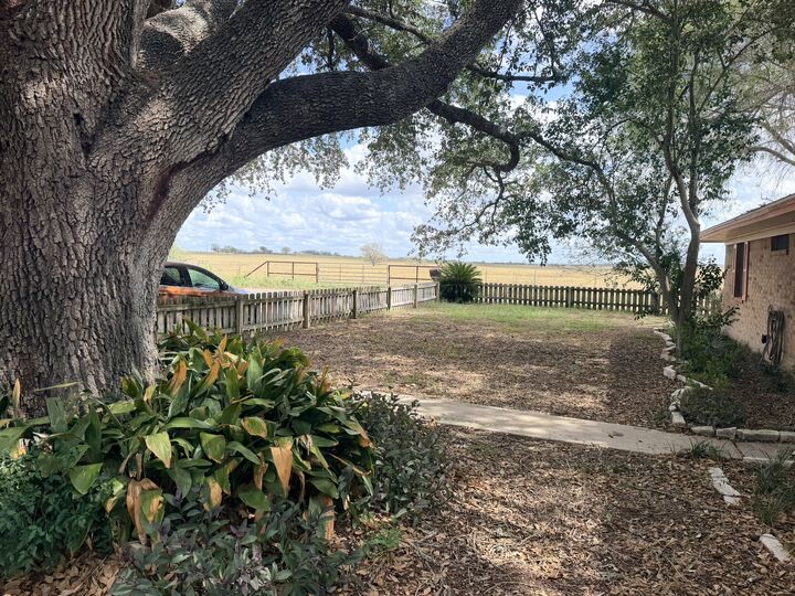 Property Photo: 220 Parkview Drive TX 78648