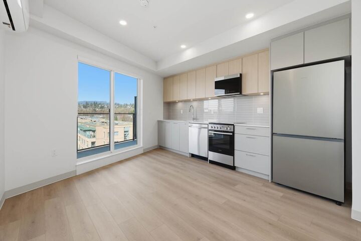 Property Photo:  1529 Oxford 518  BC V7J 0G2 