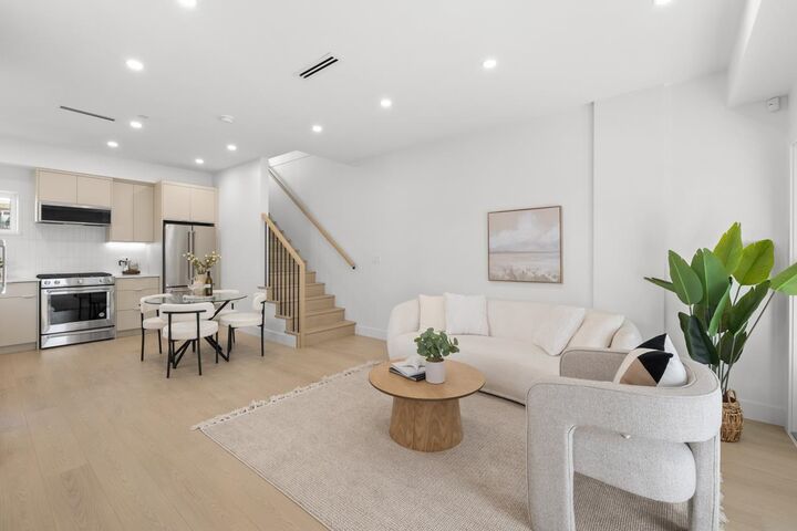 Property Photo:  2137 E Pender Street 102  BC V5L 1X3 