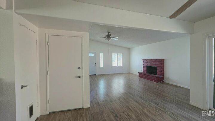 Property Photo: 2613 Eissler Court CA 93306