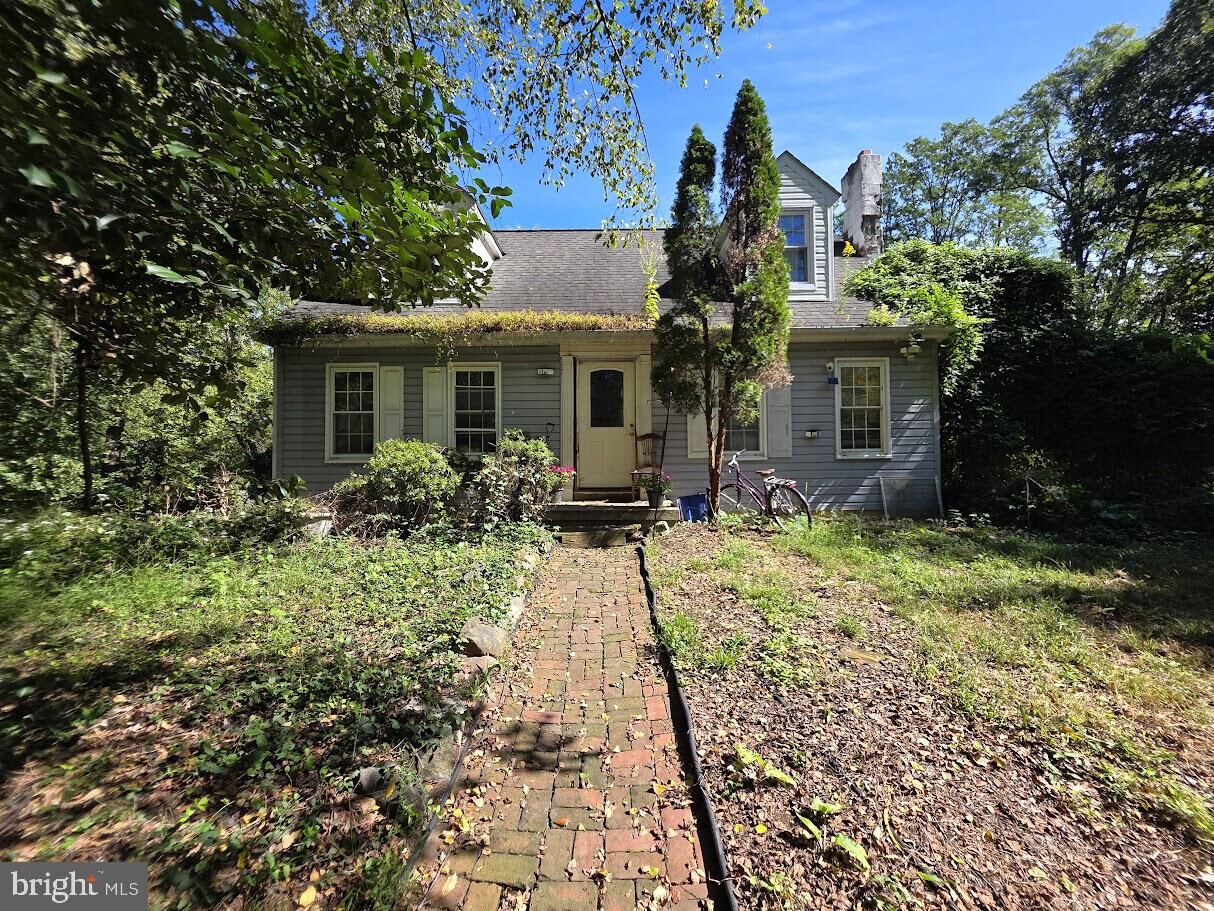 Property Photo:  907 Springwood Drive  PA 19382 