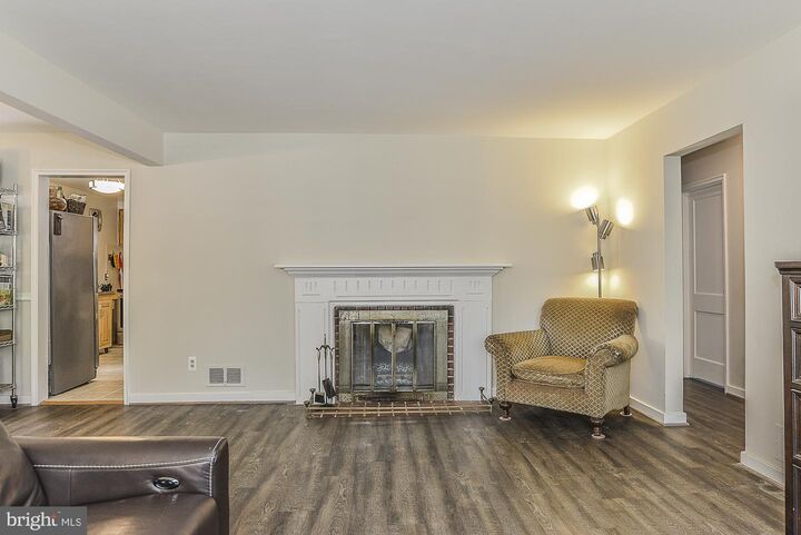 Property Photo:  305 S Fenwick Street  VA 22204 