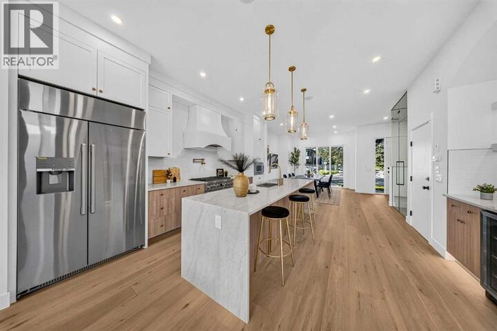 Property Photo:  2302 6 Street Northeast  AB T2E 3Z1 