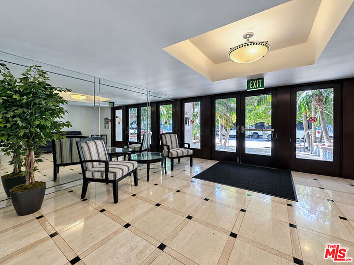 Property Photo:  1262 S Barrington Ave, Unit 304  CA 90025 
