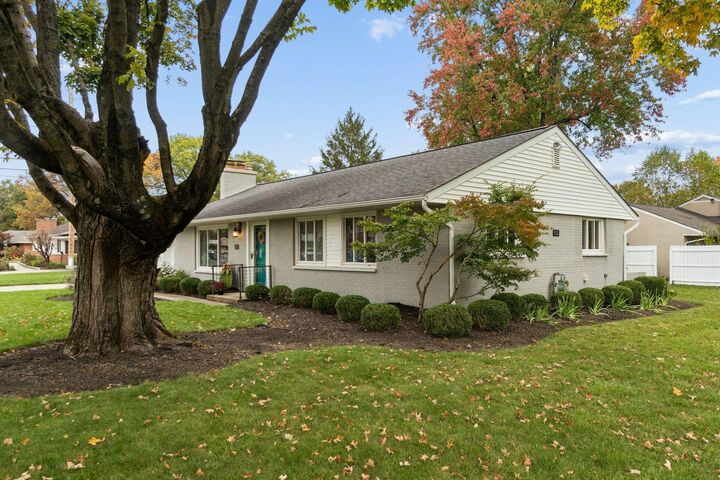 Property Photo: 602 E Cooke Road OH 43214