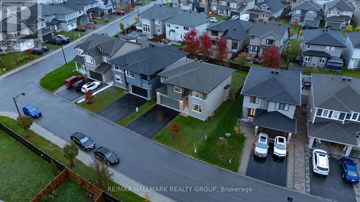Property Photo:  305 Oxer Place South  ON K2V 0C6 